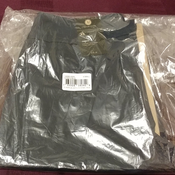 💜NWT Women crochet- trim studded Capris - Picture 2 of 4